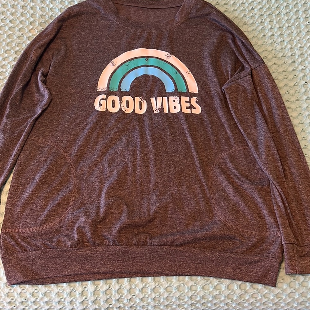Long sleeved t-shirt with pockets- Good Vibes- M